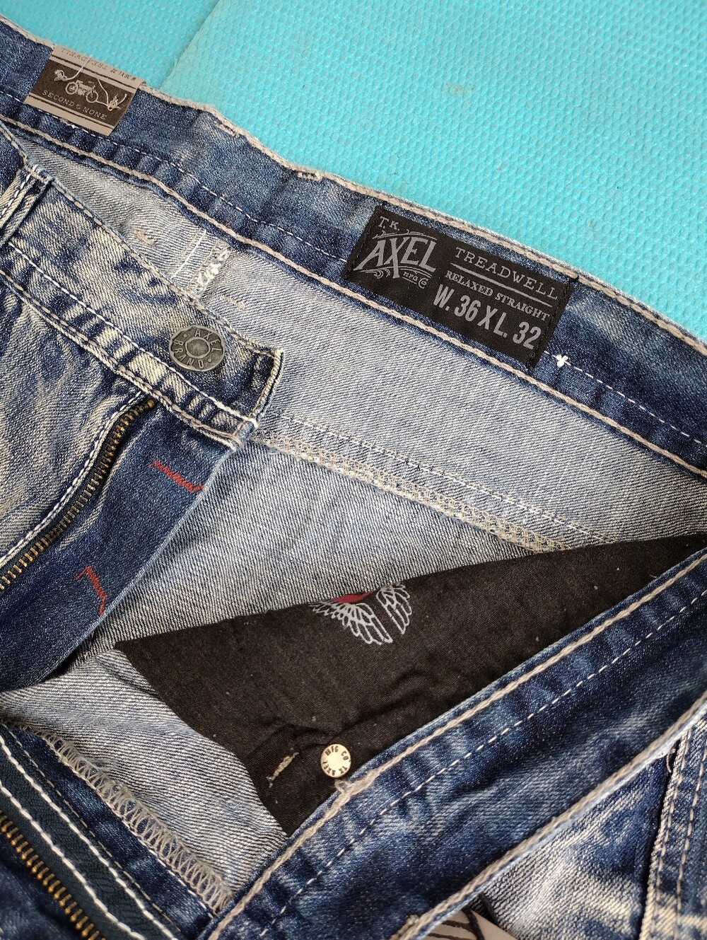 NWT AXEL Brand Men's Relaxed Straight Jeans Cotton Blue Distressed - Size 36x32 - Picture 8 of 11